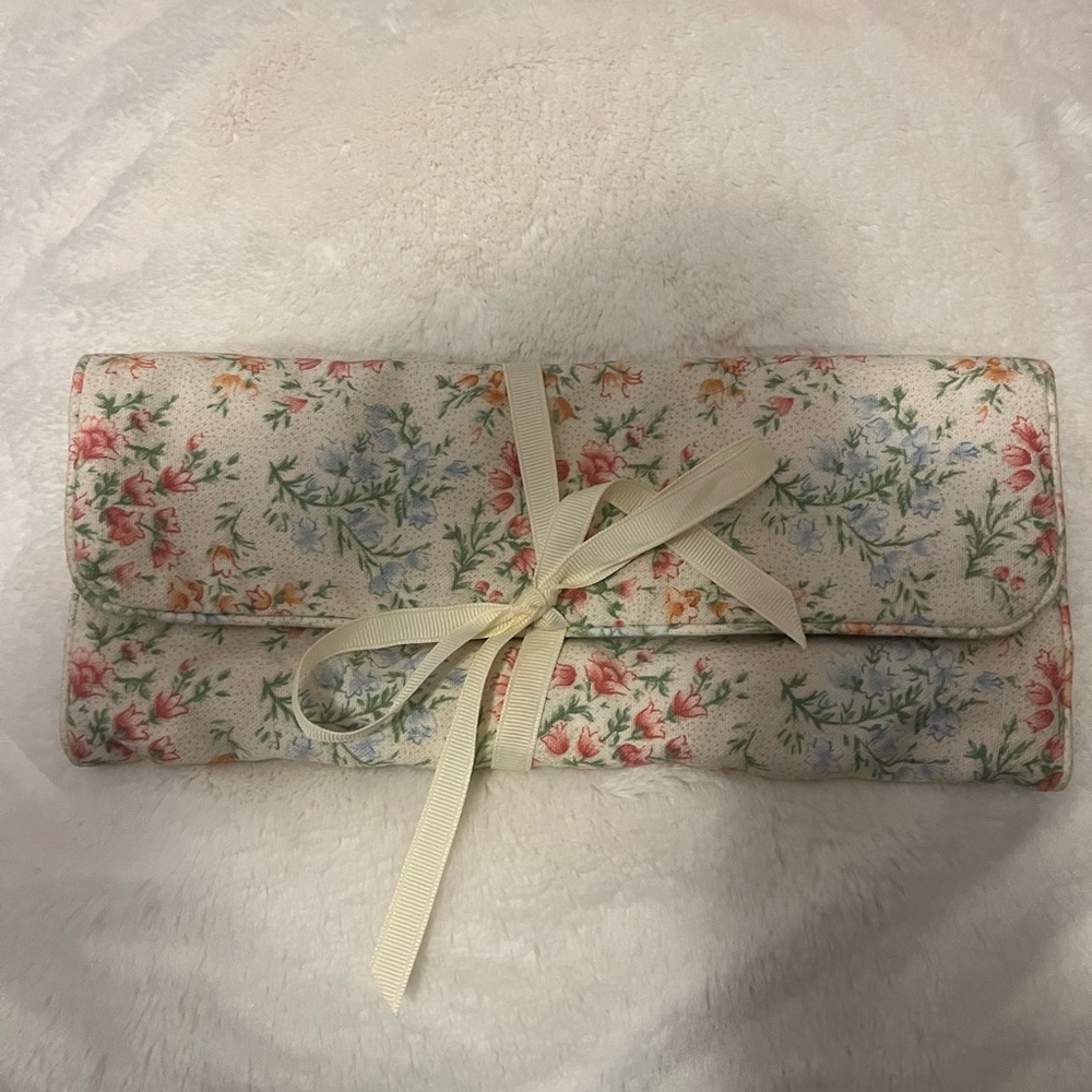 Longaberger Jewelry roll, vintage blossoms, never used